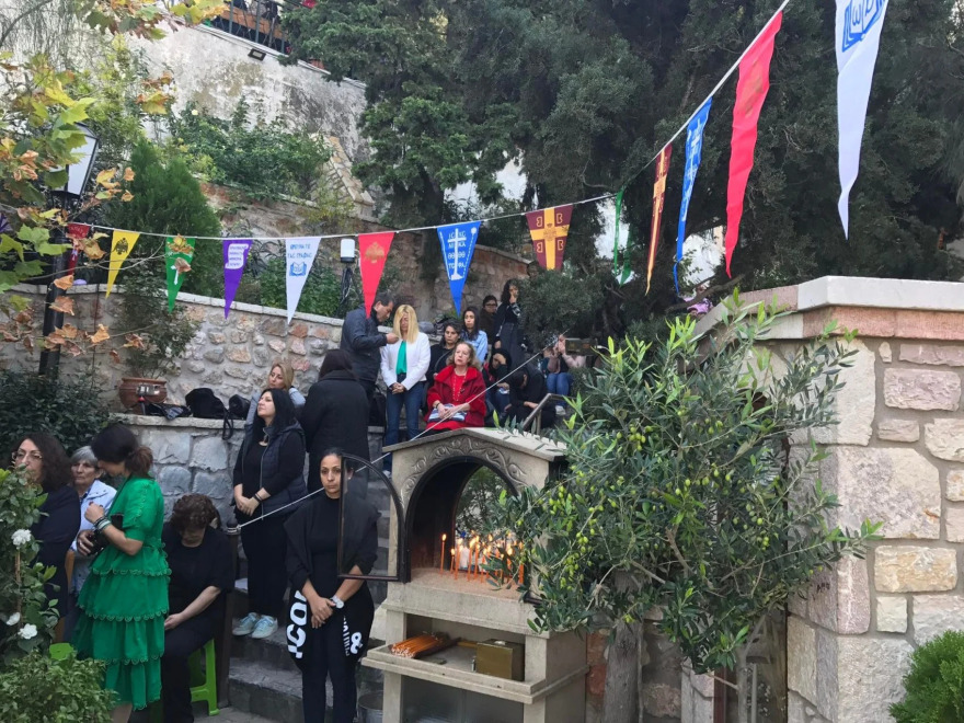 Άγιοι Ισίδωροι: Κοσμοσυρροή στο ναό σήμερα - «Για εμάς είσαι ο Άγιος Δημήτριος του Λυκαβηττού» φώναζαν στον παπά