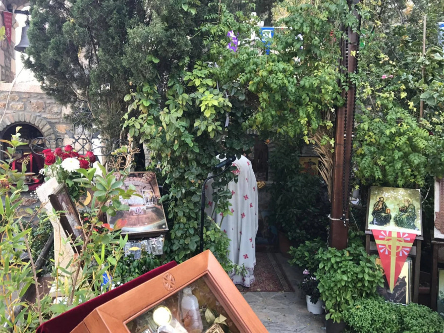 Άγιοι Ισίδωροι: Κοσμοσυρροή στο ναό σήμερα - «Για εμάς είσαι ο Άγιος Δημήτριος του Λυκαβηττού» φώναζαν στον παπά