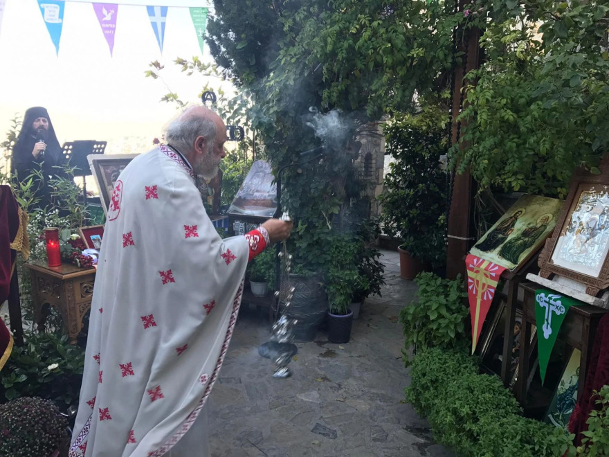 Άγιοι Ισίδωροι: Κοσμοσυρροή στο ναό σήμερα - «Για εμάς είσαι ο Άγιος Δημήτριος του Λυκαβηττού» φώναζαν στον παπά