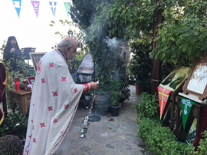 Άγιοι Ισίδωροι: Κοσμοσυρροή στο ναό σήμερα - «Για εμάς είσαι ο Άγιος Δημήτριος του Λυκαβηττού» φώναζαν στον παπά