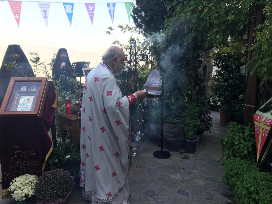 Άγιοι Ισίδωροι: Κοσμοσυρροή στο ναό σήμερα - «Για εμάς είσαι ο Άγιος Δημήτριος του Λυκαβηττού» φώναζαν στον παπά