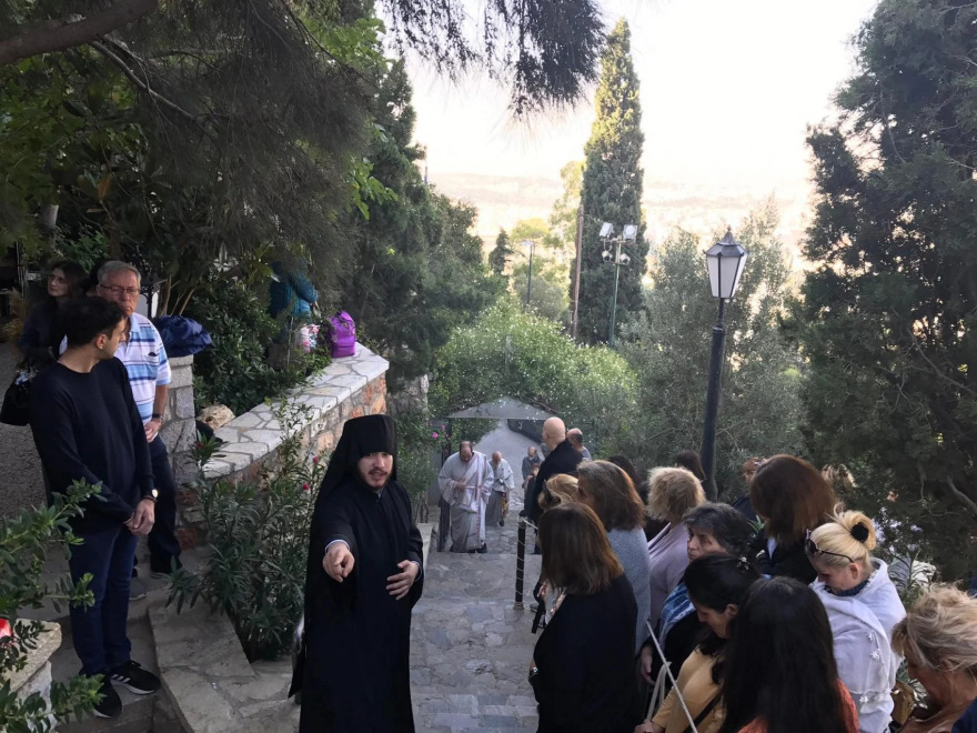 Άγιοι Ισίδωροι: Κοσμοσυρροή στο ναό σήμερα - «Για εμάς είσαι ο Άγιος Δημήτριος του Λυκαβηττού» φώναζαν στον παπά