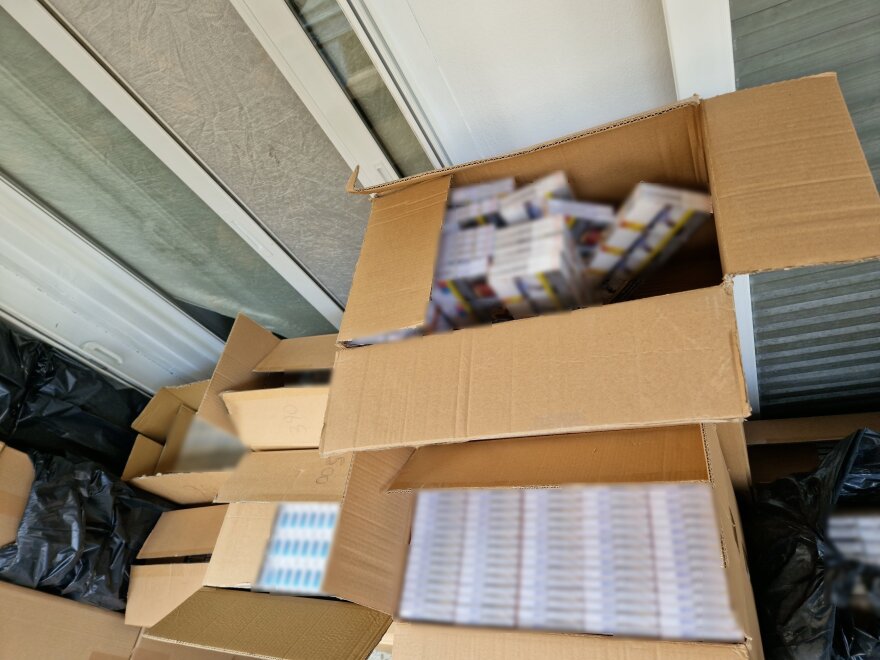 Κερατσίνι: Τους έπιασαν με χιλιάδες λαθραία τσιγάρα - Δείτε φωτογραφίες