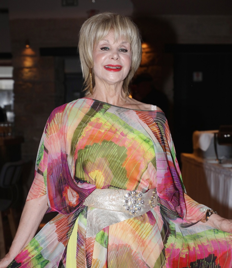 Μήνας Πρόληψης Καρκίνου του Μαστού: 9 διάσημες Ελληνίδες που τα κατάφεραν!