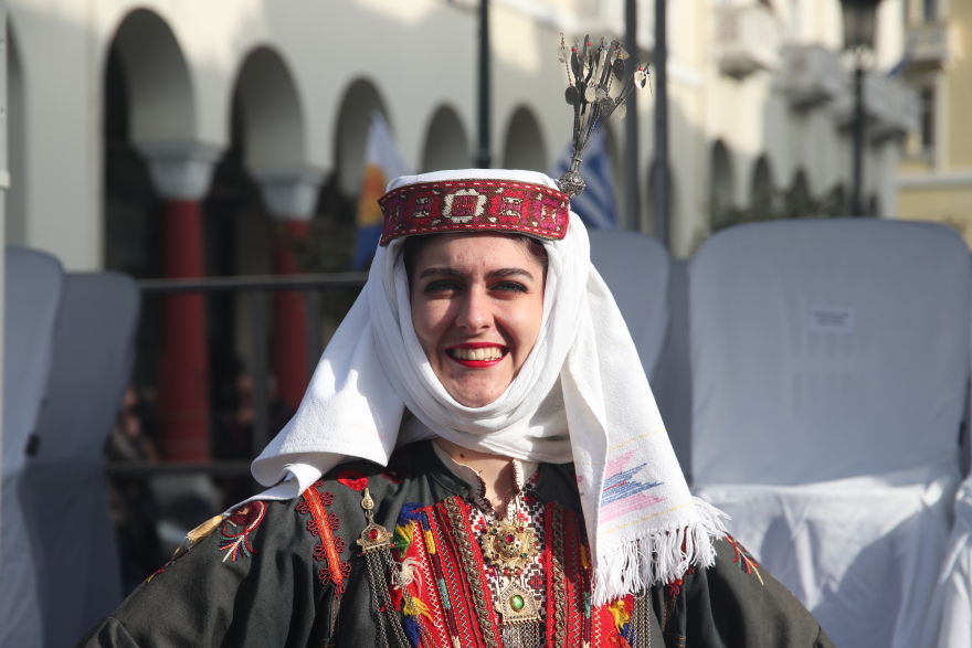 Θεσσαλονίκη: Ξεχώρισε στην παρέλαση η μαθήτρια με καταγωγή από την Κένυα - «Είμαι υπερήφανη για την πατρίδα μου»