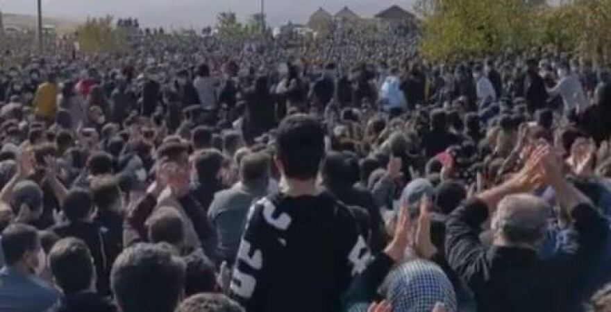 Μαχσά Αμινί: Συμπληρώθηκαν 40 ημέρες από τη δολοφονία της - Αναταραχές στους δρόμους του Ιράν