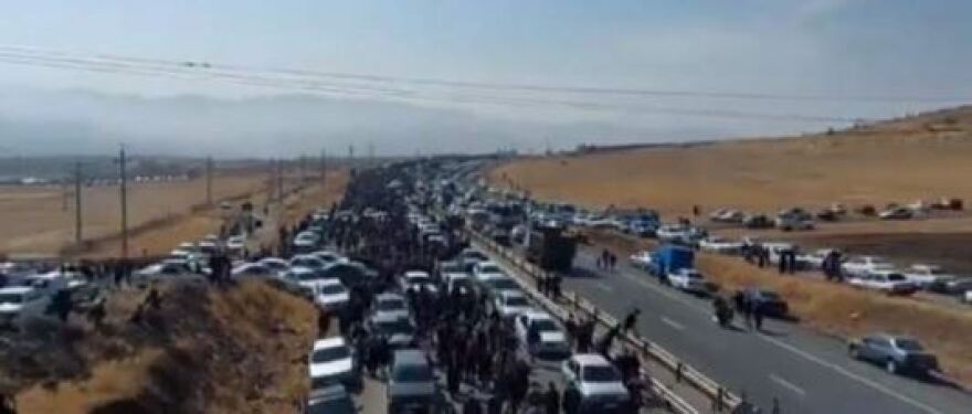 Μαχσά Αμινί: Συμπληρώθηκαν 40 ημέρες από τη δολοφονία της - Αναταραχές στους δρόμους του Ιράν