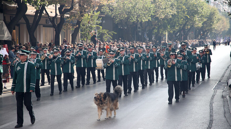 Θεσσαλονίκη: Ξεχώρισε στην παρέλαση η μαθήτρια με καταγωγή από την Κένυα - «Είμαι υπερήφανη για την πατρίδα μου»