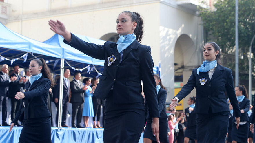 Θεσσαλονίκη: Ξεχώρισε στην παρέλαση η μαθήτρια με καταγωγή από την Κένυα - «Είμαι υπερήφανη για την πατρίδα μου»