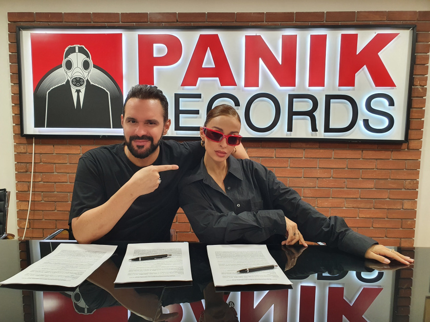 Ελένη Φουρέιρα: Ανανέωσε τη συνεργασία της με την Panik Records