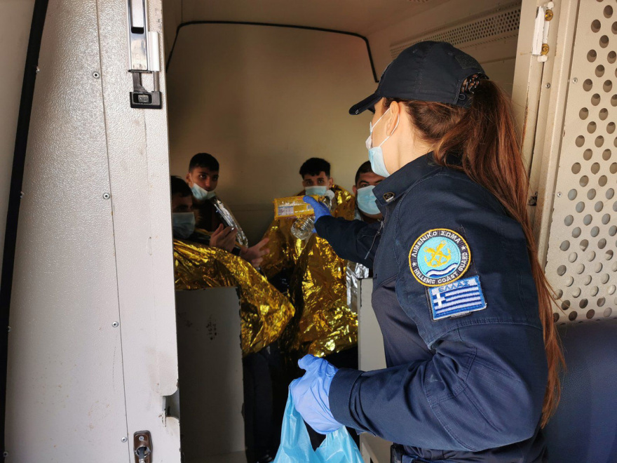 Σάμος: Λιμενικό και Frontex περισυνέλεξαν οκτώ μετανάστες