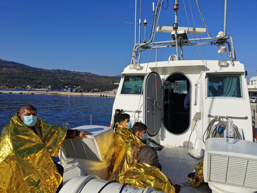 Σάμος: Λιμενικό και Frontex περισυνέλεξαν οκτώ μετανάστες