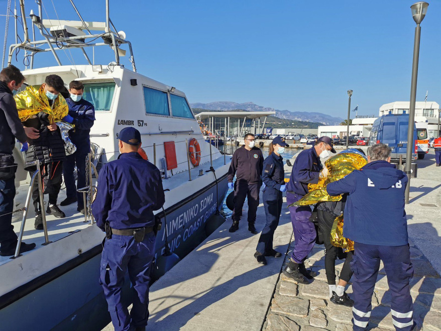Σάμος: Λιμενικό και Frontex περισυνέλεξαν οκτώ μετανάστες