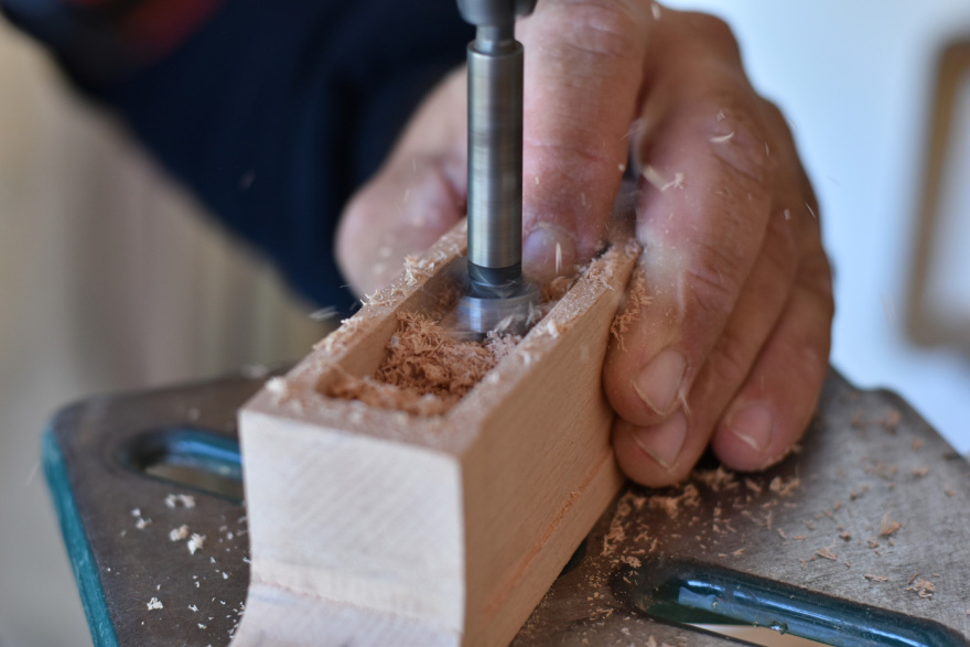 Καρδίτσα: Σκαλίζοντας σε ξύλο τα όπλα του 1940