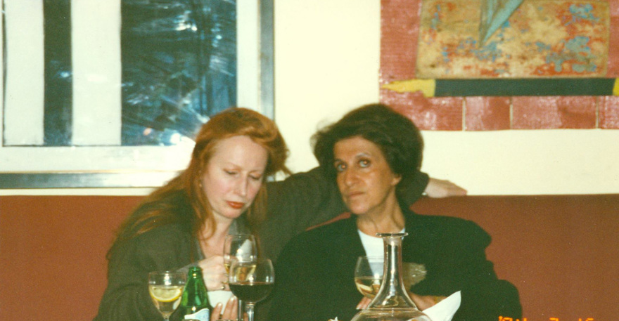 Φώφη Ακριθάκη: Οι «φελινικές» νύχτες στο εμβληματικό εστιατόριο «Fofi’s» του Βερολίνου