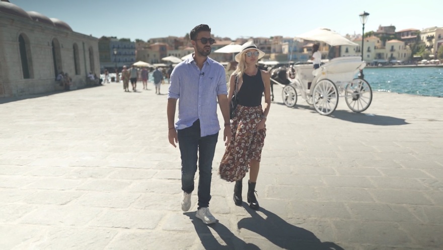 Fishy: Ρίχνει άγκυρα στα Χανιά και συναντάει τη Βίκυ Κάβουρα