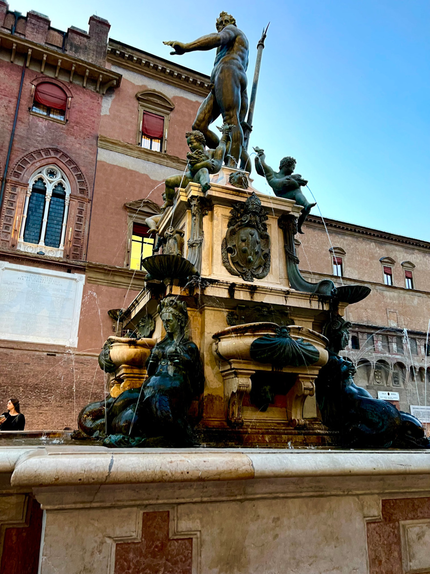 Ο Χαλεπάς κατακτά την Ιταλία: Ένα θεατρικό «road trip» από την Μπολόνια μέχρι τη Μόντενα (φωτογραφίες)