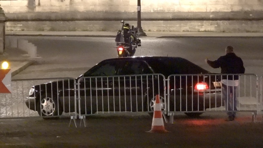 The Crown: Δείτε φωτογραφίες από τα γυρίσματα της σκηνής του δυστυχήματος της πριγκίπισσας Νταϊάνα