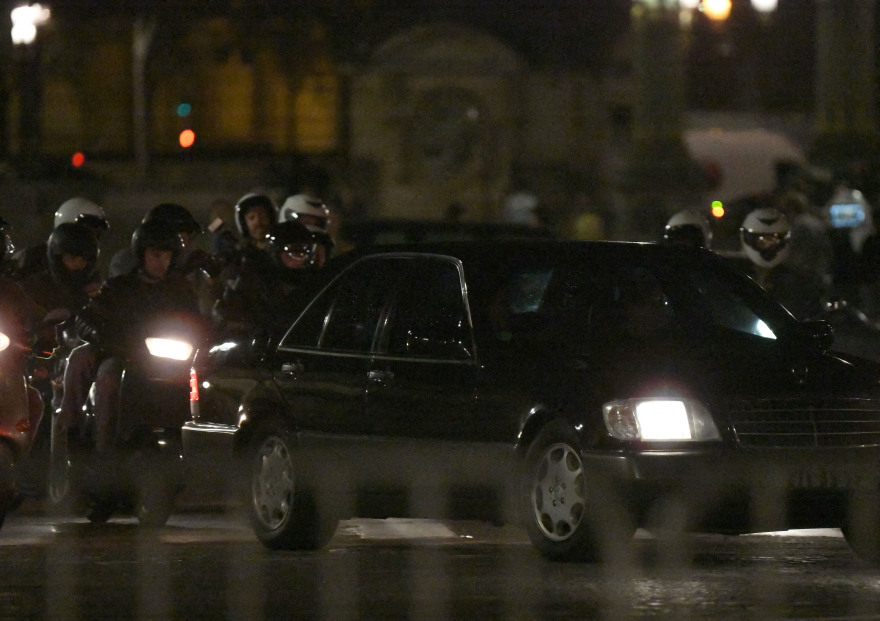 The Crown: Δείτε φωτογραφίες από τα γυρίσματα της σκηνής του δυστυχήματος της πριγκίπισσας Νταϊάνα