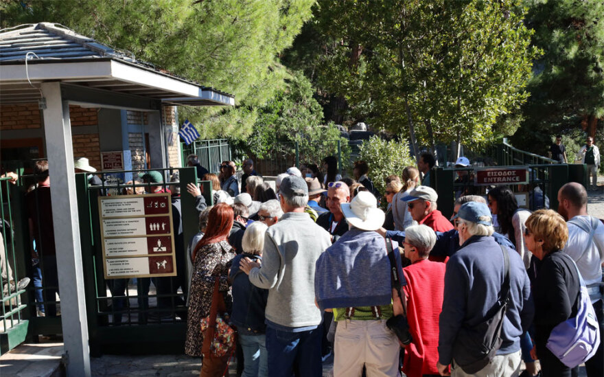 Δελφοί: Το αδιαχώρητο στον αρχαιολογικό χώρο με αφορμή το τριήμερο - Δείτε φωτογραφίες