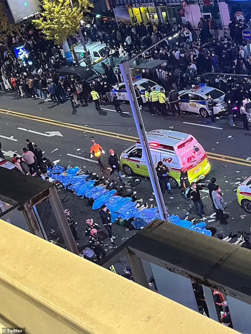 Τραγωδία στη Σεούλ: Θρήνος και αναπάντητα ερωτήματα για τους 154 νεκρούς