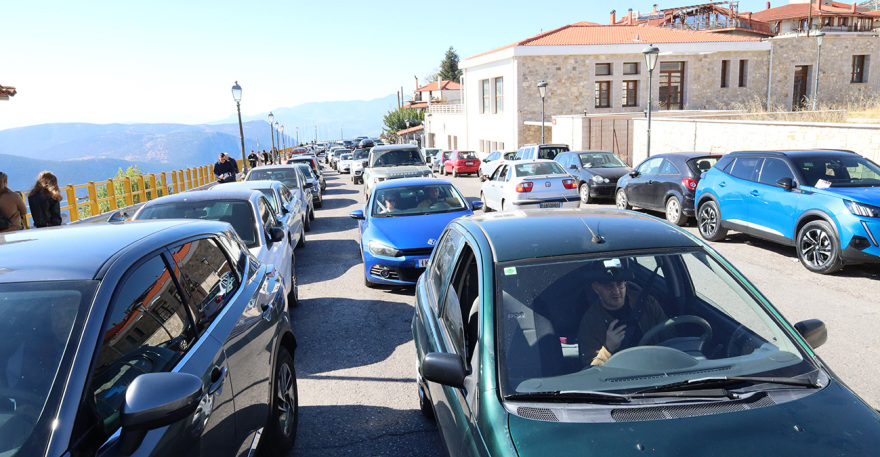 Αδιαχώρητο στην Αράχωβα και σε όλους τους χειμερινούς τουριστικούς προορισμούς το τριήμερο