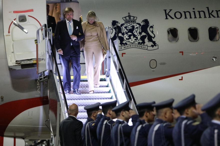 Στην Ελλάδα το βασιλικό ζεύγος της Ολλανδίας - Κατέθεσαν στεφάνι στον Άγνωστο Στρατιώτη 