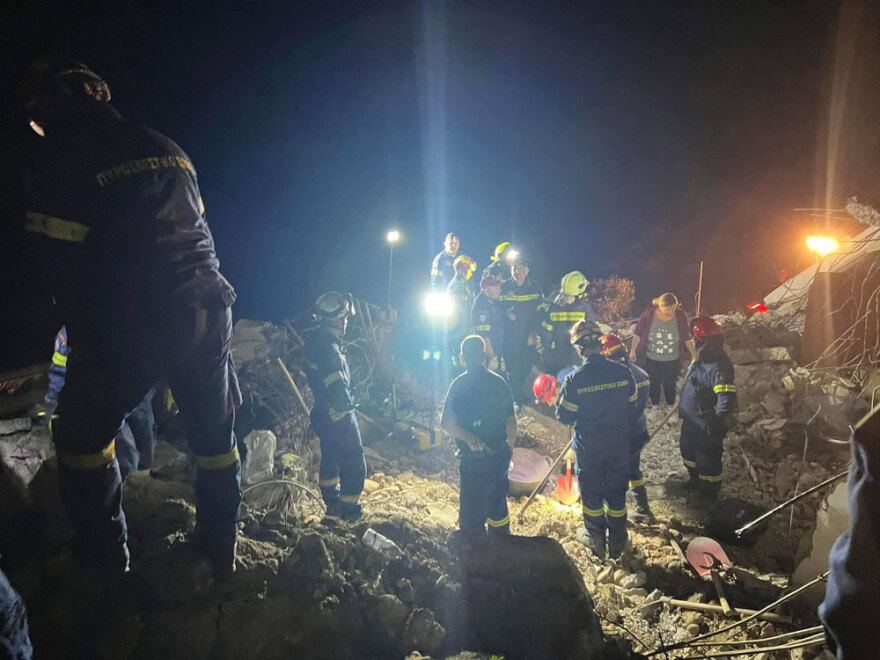 Κρήτη: Βράχος καταπλάκωσε ενοικιαζόμενα δωμάτια - Σκοτώθηκε μητέρα, σώθηκαν πατέρας και παιδί