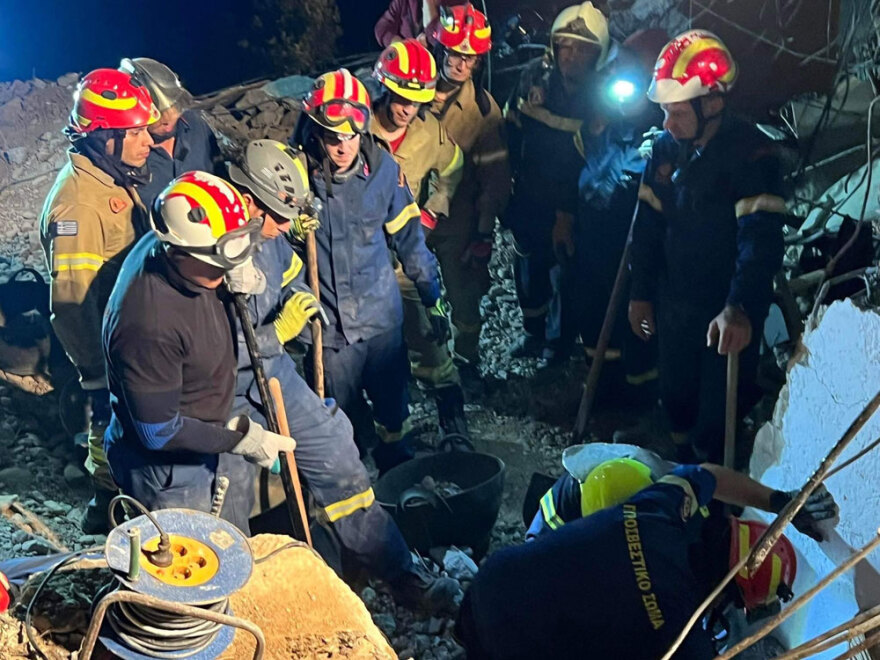 Κρήτη: Βράχος καταπλάκωσε ενοικιαζόμενα δωμάτια - Σκοτώθηκε μητέρα, σώθηκαν πατέρας και παιδί