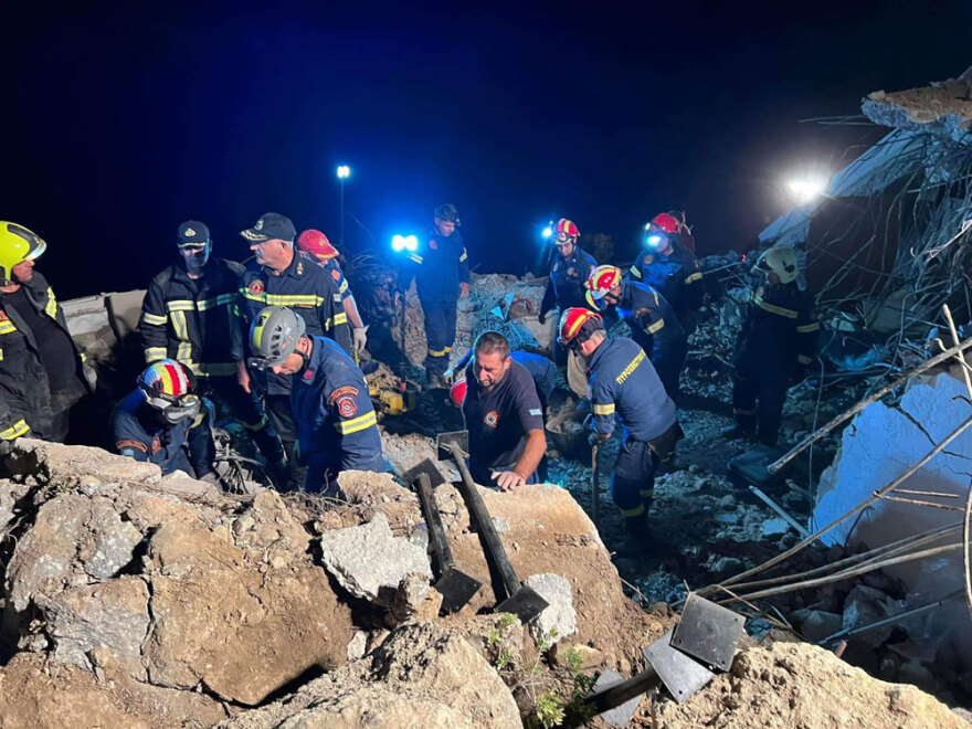 Κρήτη: Βράχος καταπλάκωσε ενοικιαζόμενα δωμάτια - Σκοτώθηκε μητέρα, σώθηκαν πατέρας και παιδί