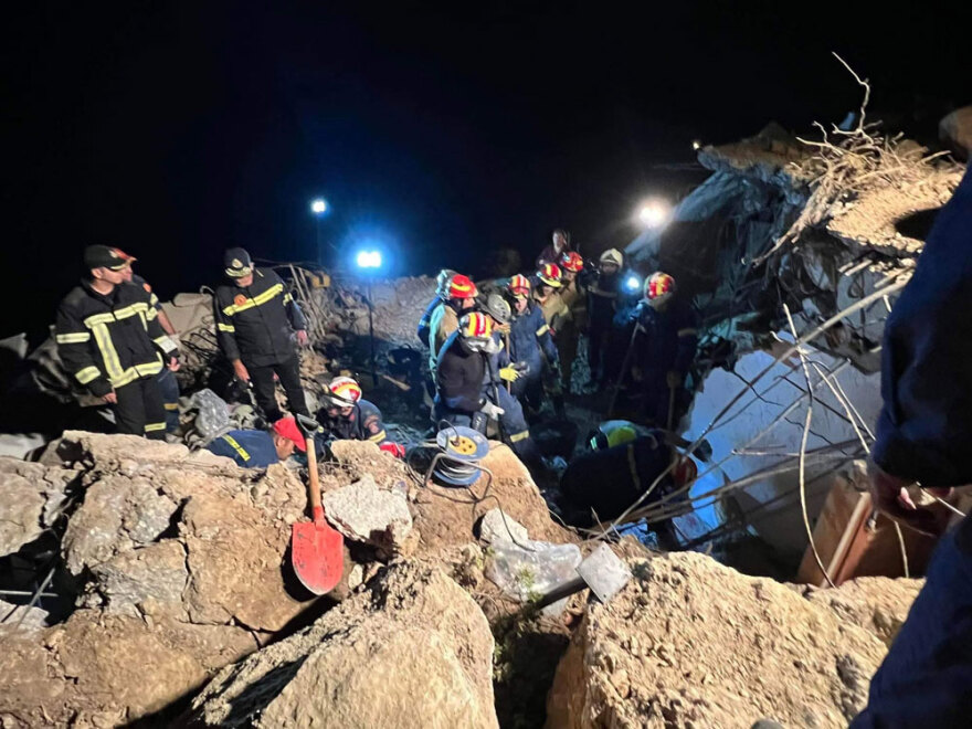 Κρήτη: Βράχος καταπλάκωσε ενοικιαζόμενα δωμάτια - Σκοτώθηκε μητέρα, σώθηκαν πατέρας και παιδί