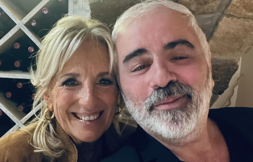 ΗΠΑ: Σε γνωστό ελληνικό εστιατόριο του Μανχάταν έφαγε και διασκέδασε η Τζιλ Μπάιντεν - Φωτογραφίες