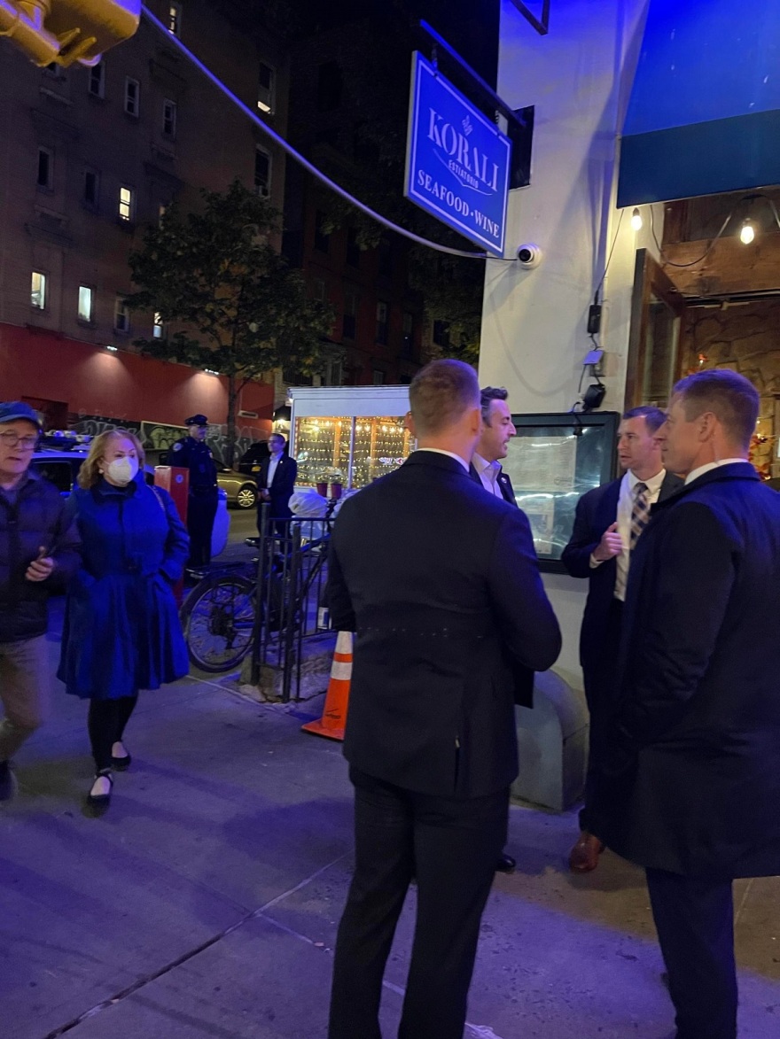 ΗΠΑ: Σε γνωστό ελληνικό εστιατόριο του Μανχάταν έφαγε και διασκέδασε η Τζιλ Μπάιντεν - Φωτογραφίες