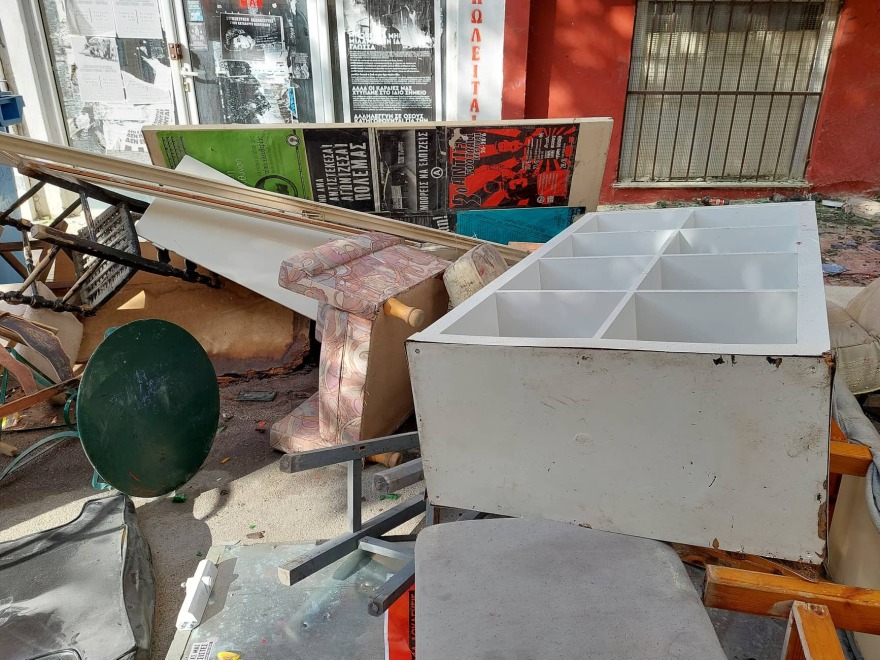 Λάρισα: Επεισοδιακή επιχείρηση της ΕΛ.ΑΣ για να «σπάσει» κατάληψη σε δημόσιο κτήριο - Βίντεο και φωτογραφίες