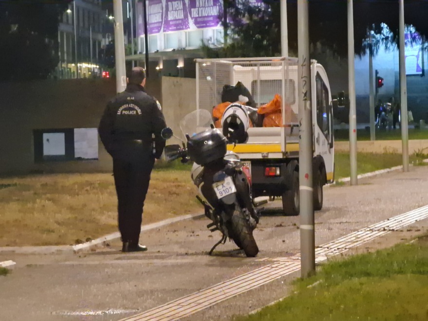 Θεσσαλονίκη: Ξυλοκόπησαν γυναίκα στον Λευκό Πύργο και τη γλίτωσαν εργαζόμενοι της καθαριότητας