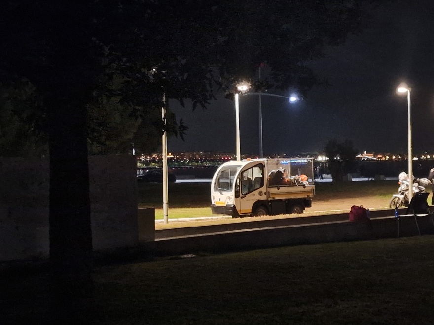 Θεσσαλονίκη: Ξυλοκόπησαν γυναίκα στον Λευκό Πύργο και τη γλίτωσαν εργαζόμενοι της καθαριότητας