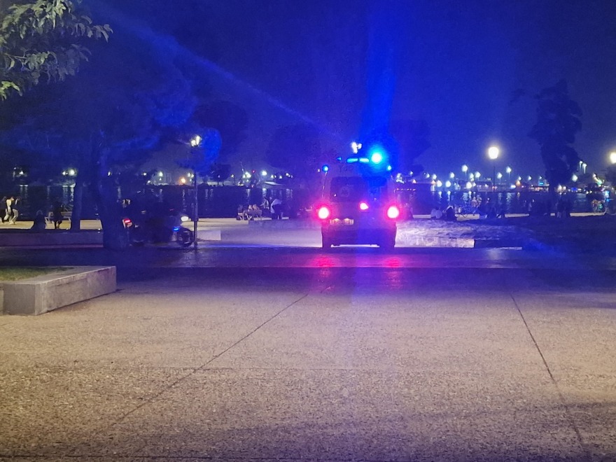 Θεσσαλονίκη: Ξυλοκόπησαν γυναίκα στον Λευκό Πύργο και τη γλίτωσαν εργαζόμενοι της καθαριότητας