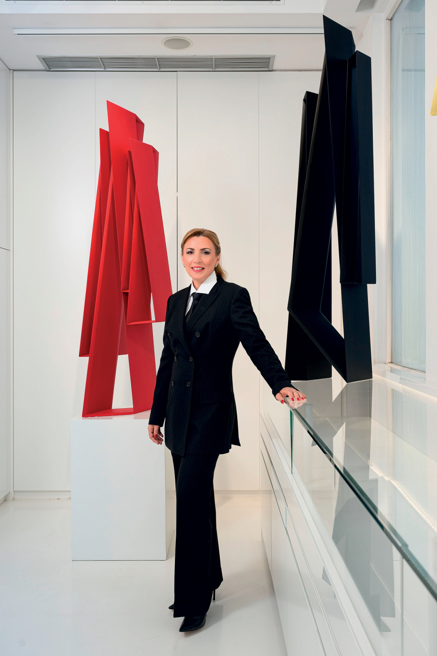 Ράνια Σχορετσανίτη: Η γλύπτρια που έγινε εξώφυλλο στο «Architectural Digest»