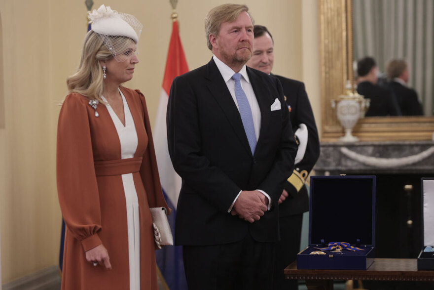 Στην Ελλάδα το βασιλικό ζεύγος της Ολλανδίας – Παρασημοφορήθηκε από την Σακελλαροπούλου