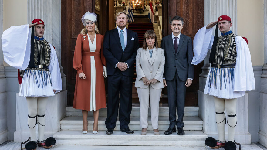 Στην Ελλάδα το βασιλικό ζεύγος της Ολλανδίας – Παρασημοφορήθηκε από την Σακελλαροπούλου