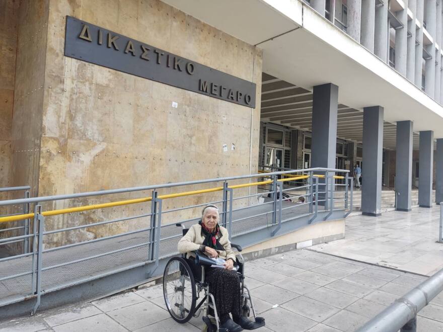 Θεσσαλονίκη: Δεν είμαι κλέφτης για να με δικάζουν, λέει η γιαγιά με τα τερλίκια που αθωώθηκε
