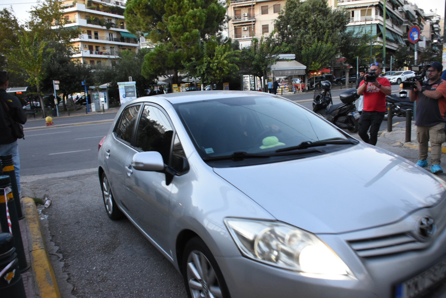 Παλαιό Φάληρο: Προθεσμία για να απολογηθεί ζήτησε και έλαβε ο «βιαστής με το τατουάζ» - Δείτε βίντεο και φωτογραφίες