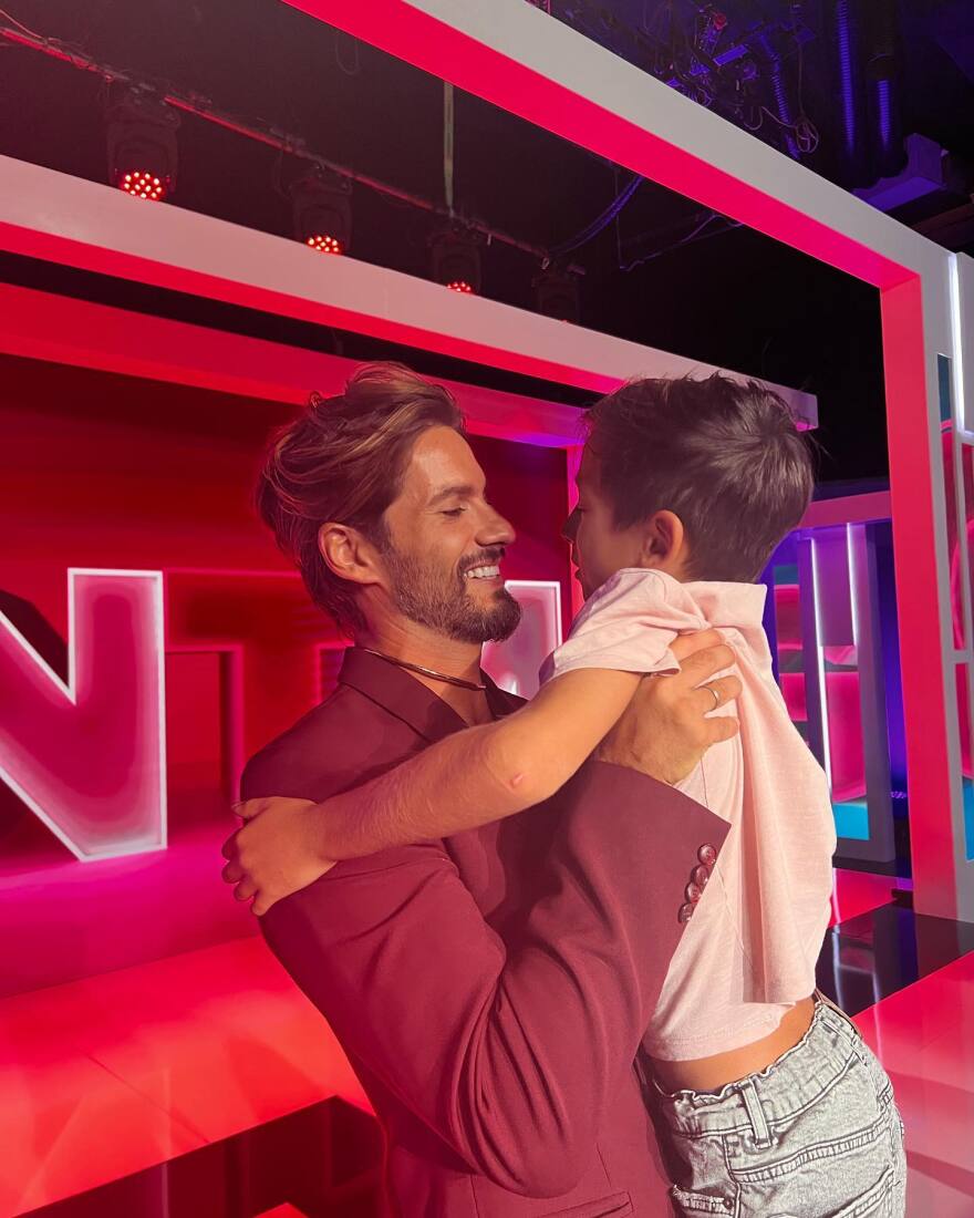 Γιώργος Καράβας και Ραφαέλα Ψαρρού: Το ζευγάρι γιορτάζει τη 10η επέτειο του γάμου τους