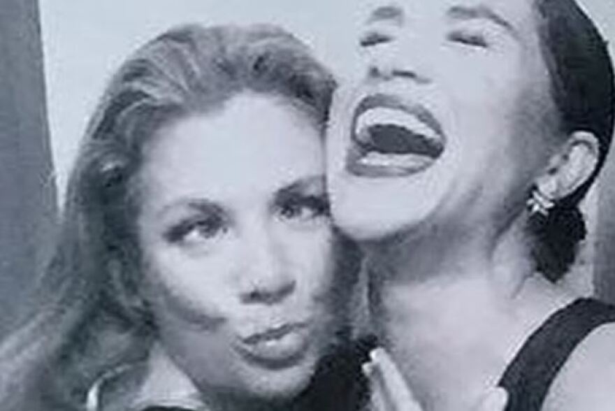 Τορόντο: Μέγκαν Μαρκλ και Σοφί Τριντό πόζαραν σε μπαρ και αποκάλυψαν τις προκλήσεις που αντιμετωπίζουν 