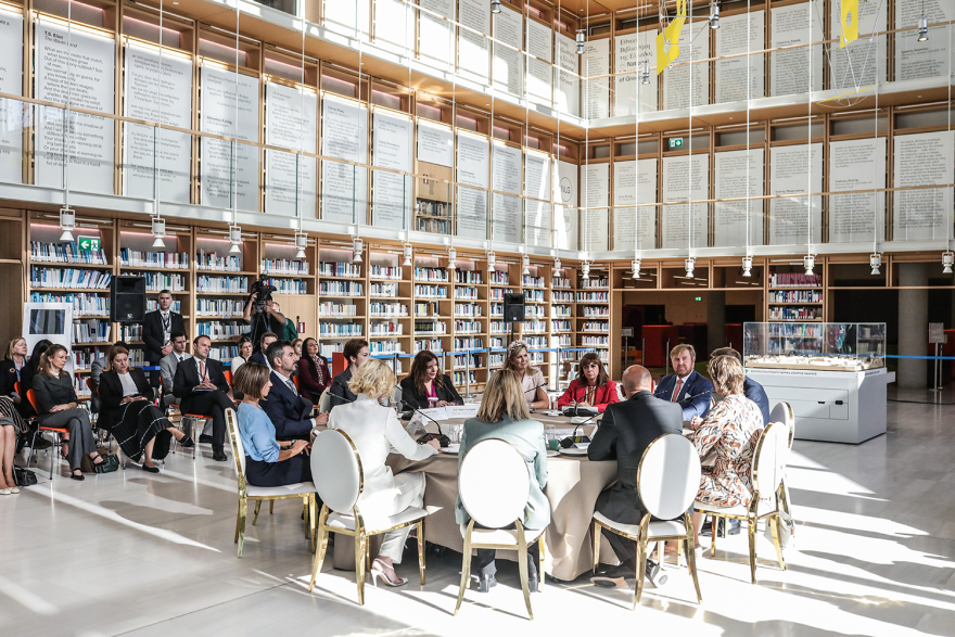 Βασιλικό ζεύγος Ολλανδίας: Έδωσε το παρών σε συζήτηση για την καταπολέμηση της οικογενειακής βίας στο ΚΠΣΙΝ