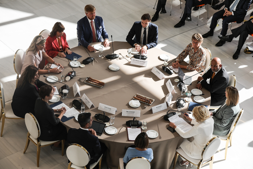 Βασιλικό ζεύγος Ολλανδίας: Έδωσε το παρών σε συζήτηση για την καταπολέμηση της οικογενειακής βίας στο ΚΠΣΙΝ