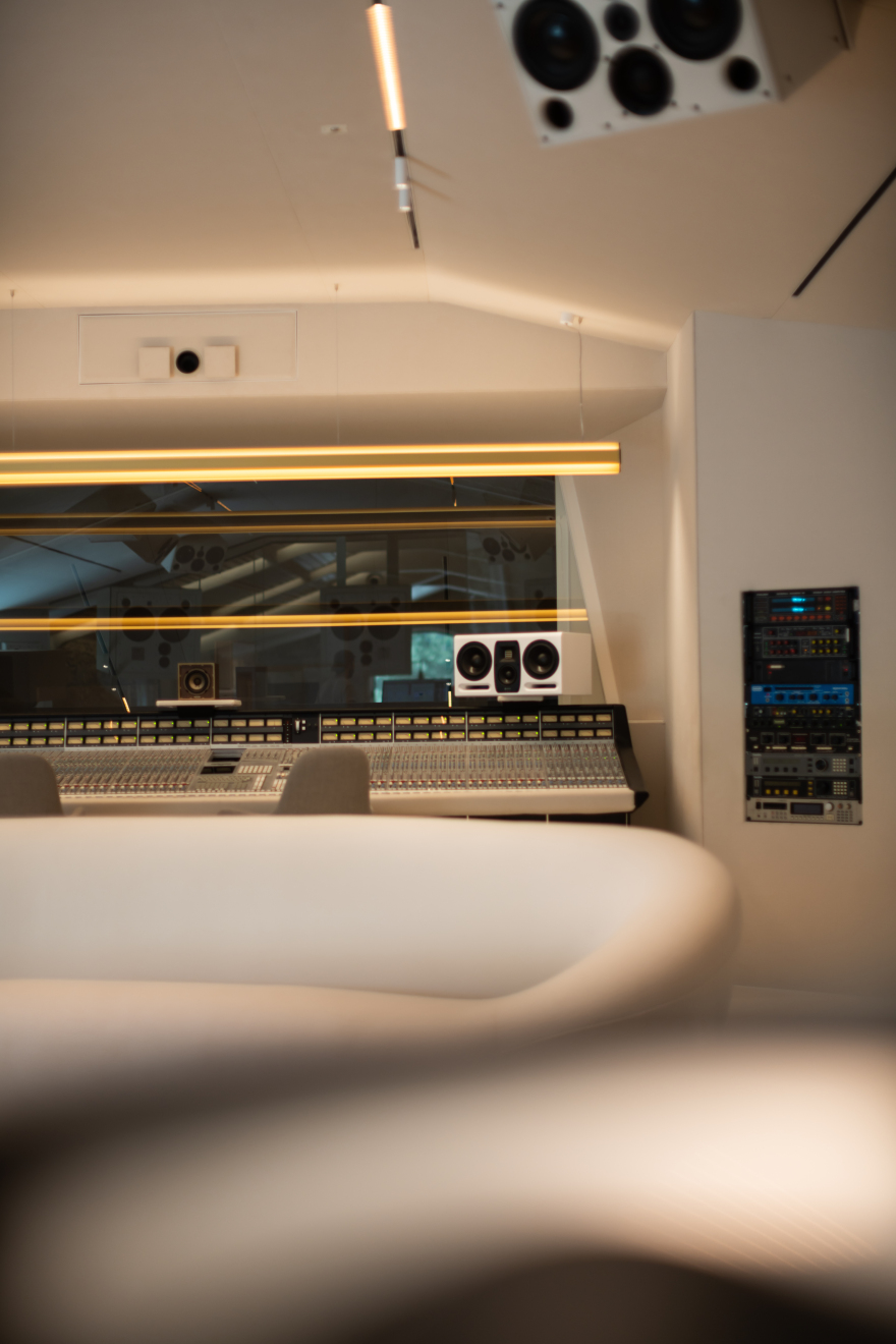 Μπραντ Πιτ: Πώς ανακαίνισε το μυθικό Studio Miraval - Οι δίκες για το κτήμα και η Sade