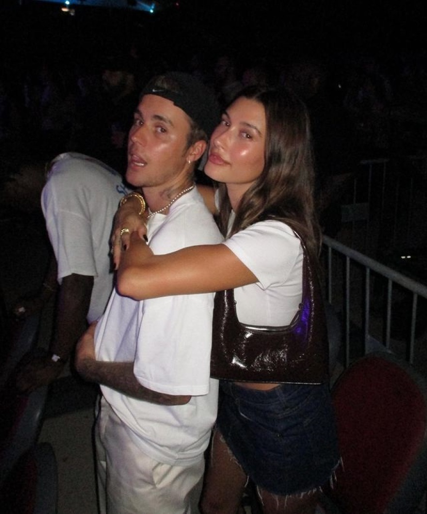 Χέιλι Μπίμπερ: Εκθαμβωτική με διάφανο κορμάκι - Δείτε τη φωτογραφία