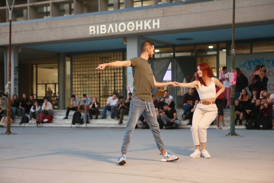 Πολυτεχνείο: Με τραγούδια, χορούς και μουσική υποδέχθηκε τους νέους φοιτητές (video)