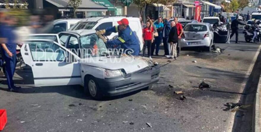 Καβάλα: Σοβαρό τροχαίο - Οδηγός πέρασε στο αντίθετο ρεύμα και συγκρούστηκε με δύο ΙΧ